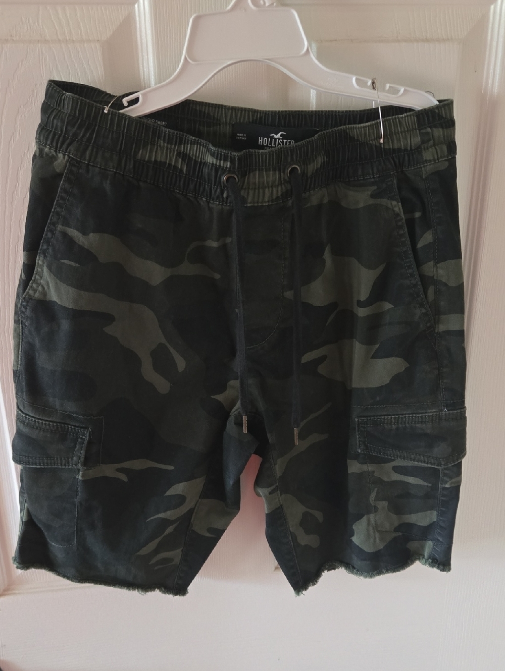 Hollister Men's Dark Green Camo Cargo Shorts